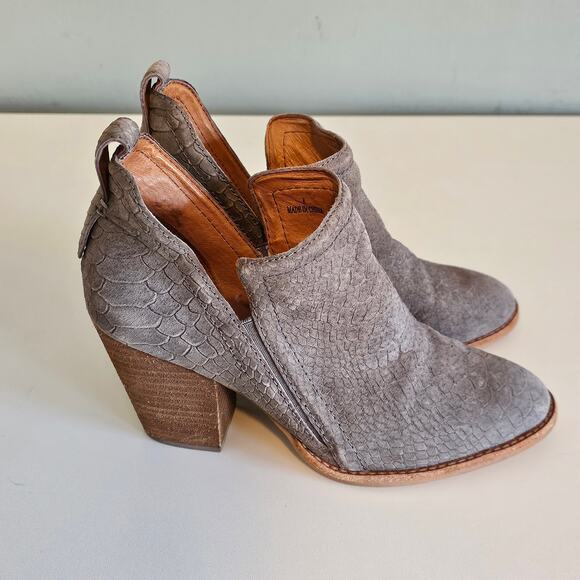 Jeffrey Campbell Rosalee Gray Suede Snake Embossed Heeled Booties Size 8 - Picture 1 of 9